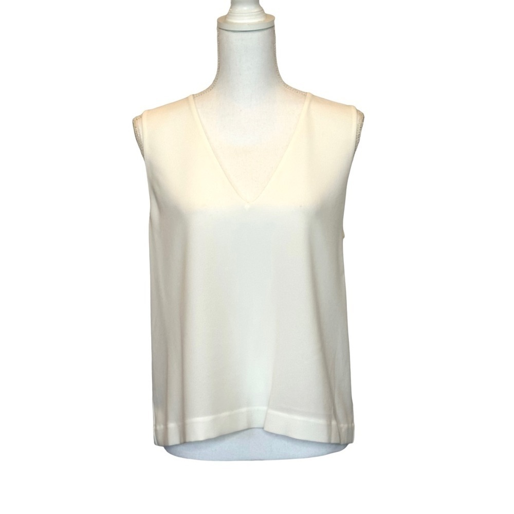 JENNI KAYNE | Crepe V Neck Shell - Picture 2 of 7